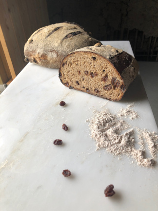 全粒粉レーズンスパイス 3